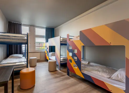 Auf Klassenfahrt mit HEROLÉ: a&o am Hamburger Hauptbahnhof.