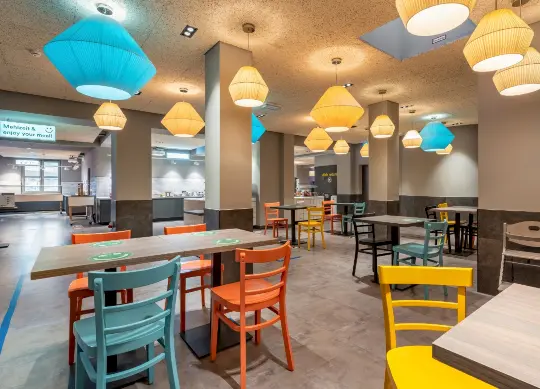 Auf Klassenfahrt mit HEROL&Eacute;: A&O Hauptbahnhof - neuer Speisebereich in Hamburg