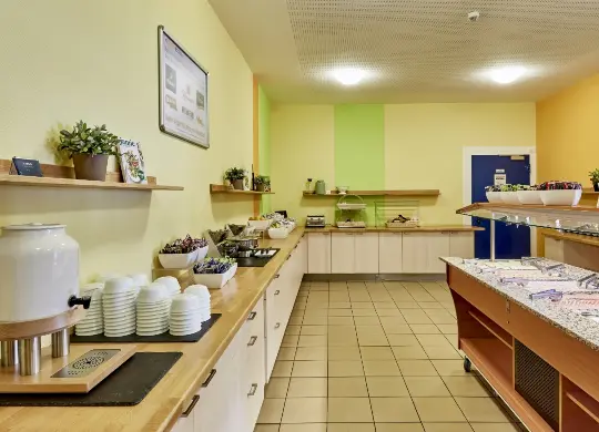 Auf Klassenfahrt mit HEROLÉ: Frühstücksbuffet im a&o Hostel Aachen
