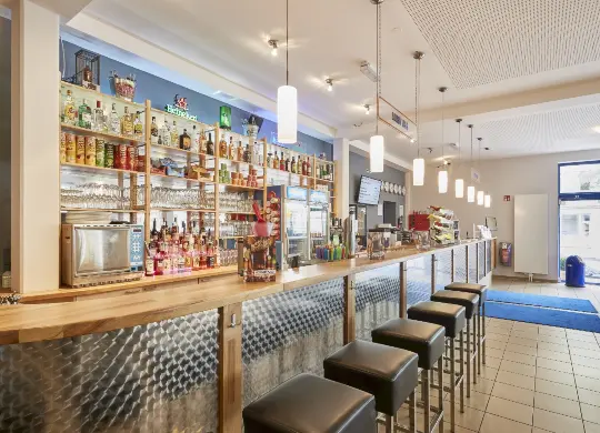 Auf Klassenfahrt mit HEROLÉ: Bar im a&o Hostel in Aachen