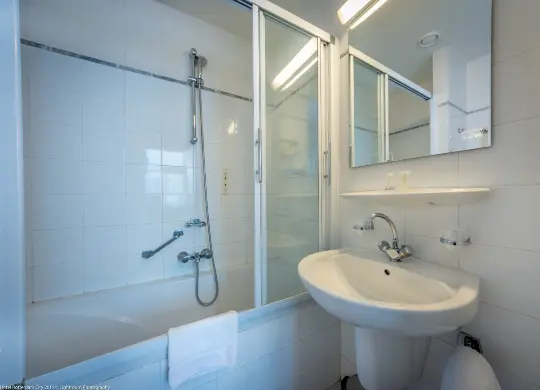 a&o Hostel Rotterdam City in Rotterdam Auf Klassenfahrt mit HEROLÉ: Badezimmer im a&o Hostel in Rotterdam