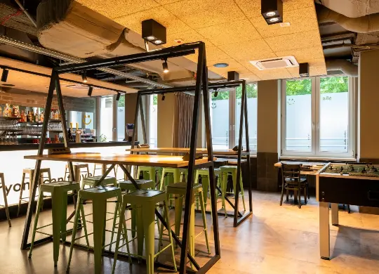 a&o Wahrschau - Lobby Auf Klassenfahrt mit HEROLÉ: In der Lobby des a&o Warschau