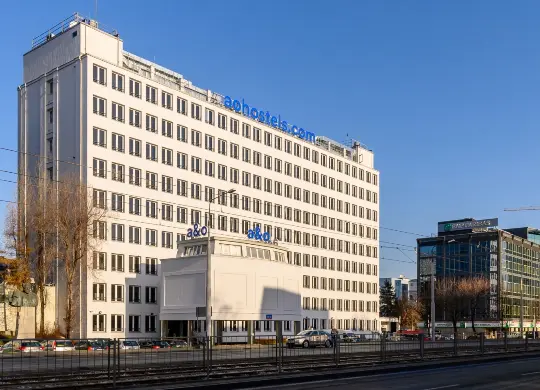 a&o Warschau - Außenansicht Auf Klassenfahrt mit HEROLÉ: Das a&o Warschau