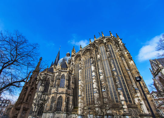 Klassenfahrten Aachen - Aachener Dom Klassenfahrten Aachen - Blick auf den Aachener Dom