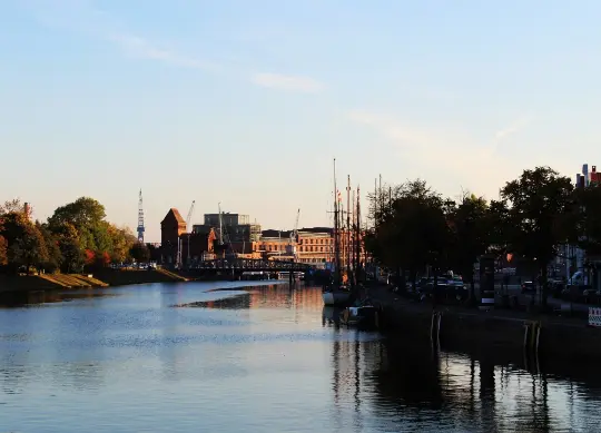 Abendstimmung auf der Trave in Lübeck Auf Klassenfahrt mit HEROLÉ: Abendstimmung auf der Trave in Lübeck