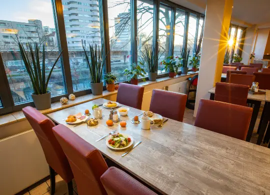 Auf Klassenfahrt mit HEROLÉ: acama Kreuzberg - Frühstücksraum