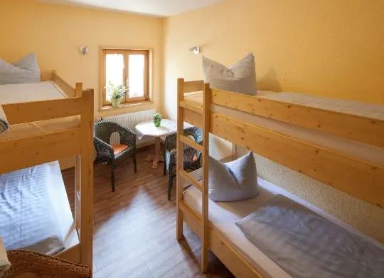 Auf Klassenfahrt mit HEROLÉ: Allgäu - Schülerzimmer mit Etagendusche/WC im Gästehaus Schlegel