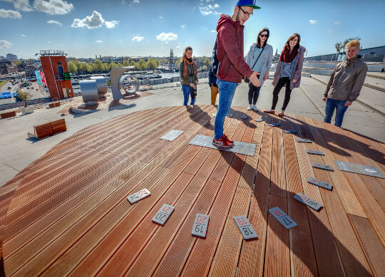 Auf Klassenfahrt mit HEROLÉ: Auf dem Dach des Wissenschaftszentrums NEMO