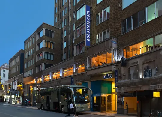 Auf Klassenfahrt mit HEROLÉ: Außenansicht des a&o Antwerpen Centraal