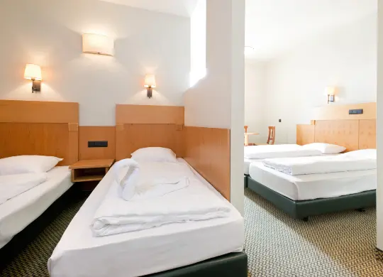 Auf Klassenfahrt mit HEROLÉ: Beispiel eines Mehrbettzimmers im a&o Antwerpen Centraal