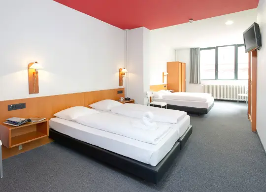 Auf Klassenfahrt mit HEROLÉ: Beispiel eines Mehrbettzimmers im a&o Antwerpen Centraal