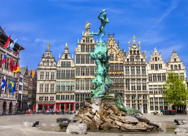 Brunnen in Antwerpen Auf Klassenfahrt mit HEROLÉ: Brunnen in Antwerpen.