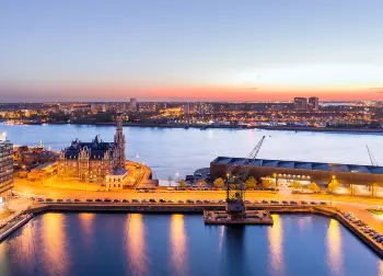 Auf Klassenfahrt mit HEROL&Eacute;: Luftbild vom Hafen in Antwerpen.