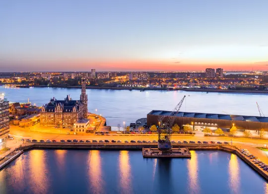 Auf Klassenfahrt mit HEROL&Eacute;: Luftbild vom Hafen in Antwerpen.