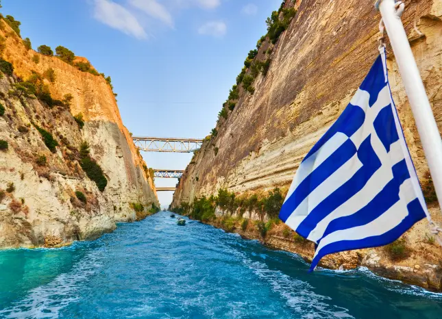 Bootsfahrt in Athen Auf Klassenfahrt mit HEROLÉ: Bootsfahrt in Athen.