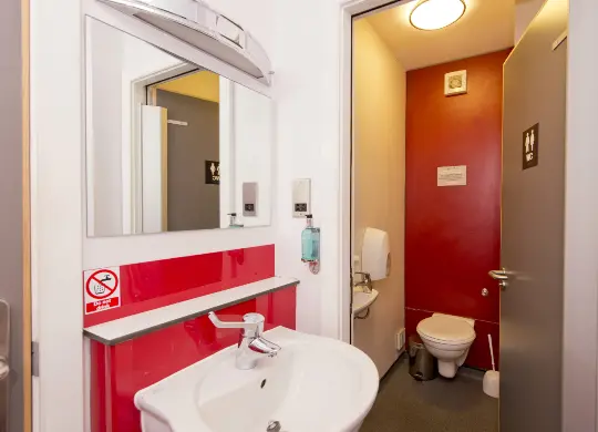 Auf Klassenfahrt mit HEROLÉ: Badezimmer in der YHA Manchester