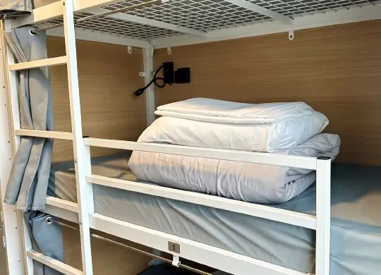 Auf Klassenfahrt mit HEROLÉ: Bett im SMART Hyde Park View Hostel