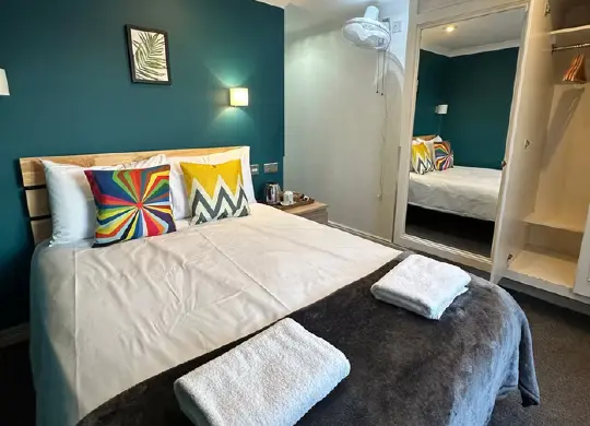 Auf Klassenfahrt mit HEROLÉ: Doppelzimmer im SMART Hyde Park View Hostel
