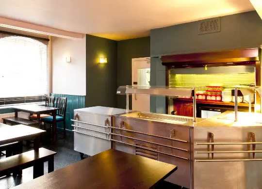 Auf Klassenfahrt mit HEROLÉ: Essbereich in der YHA Canterbury