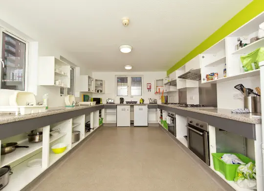 Auf Klassenfahrt mit HEROLÉ: Gästeküche in der YHA Liverpool