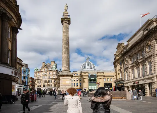Auf Klassenfahrt mit HEROLÉ: Grey's Monument in Newcastle