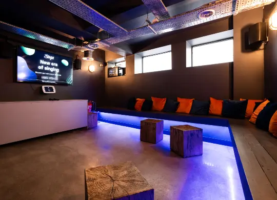 Auf Klassenfahrt mit HEROLÉ: Karaoke im Kabannas Hostel in Liverpool