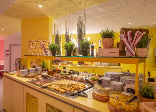 Auf Klassenfahrt mit HEROLÉ: Lyon Meininger Hotel Lyon Frühstücksbuffet