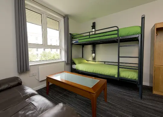 Auf Klassenfahrt mit HEROLÉ: Mehrbettzimmer mit Doppelstockbett in der YHA Liverpool