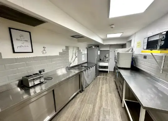 Auf Klassenfahrt mit HEROLÉ: Selbstversorgerküche im SMART Hyde Park View Hostel