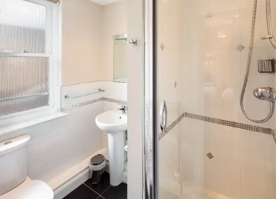 York Auf Klassenfahrt mit HEROLÉ: York Astor Badezimmer