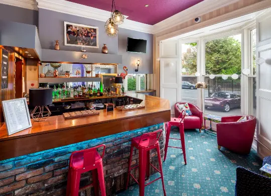 York Auf Klassenfahrt mit HEROLÉ: York Astor York Bar