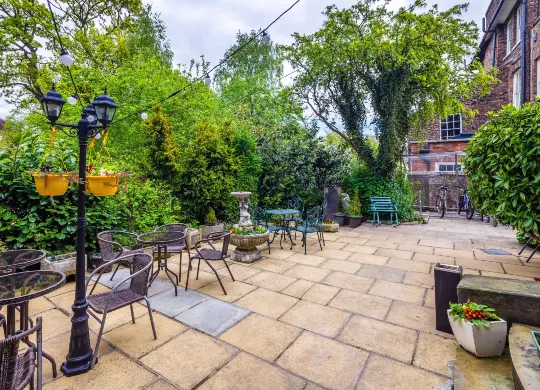 York Auf Klassenfahrt mit HEROLÉ: York Astor York Terrasse