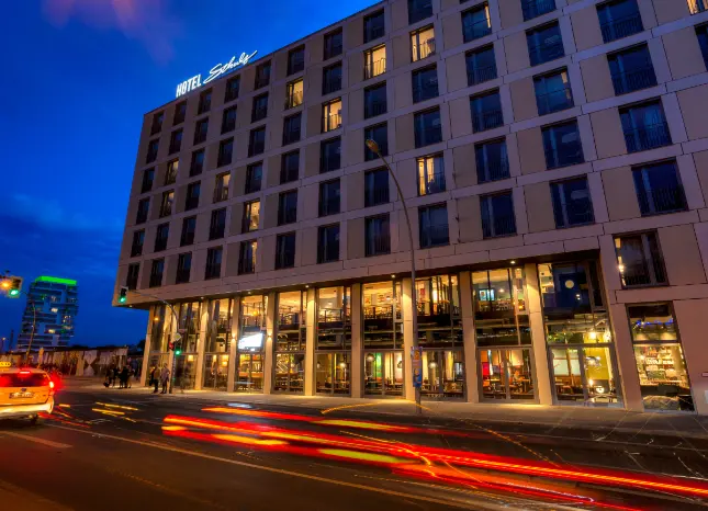 Auf Klassenfahrt mit HEROLÉ: Außenansicht des schulz Hotel Berlin