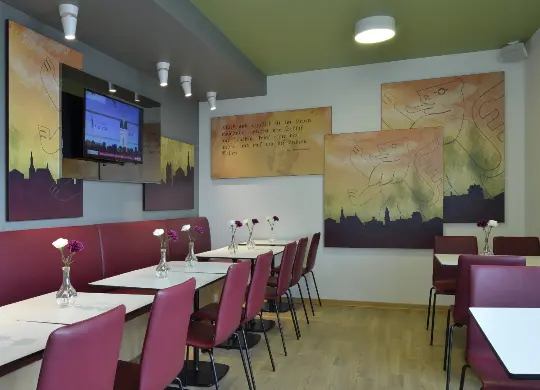 Auf Klassenfahrt mit HEROLÉ: Aufenthaltsraum im B&B Hotel Weimar