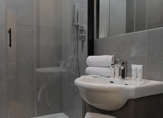 Auf Klassenfahrt mit HEROLÉ: Badbeispiel im PLUS Hostel Florence in Florenz