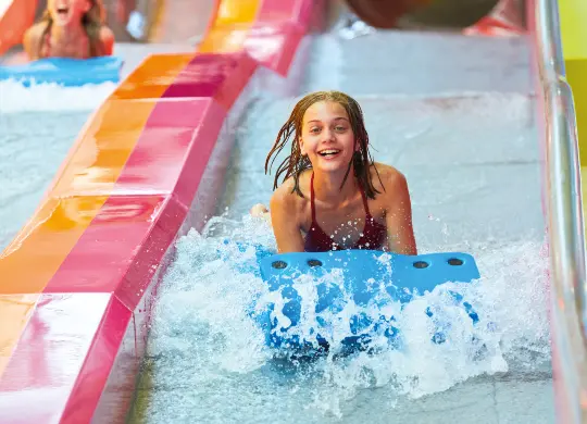 Auf Klassenfahrt mit HEROLÉ: Rutsche im Badeparadies Galaxy Schwarzwald