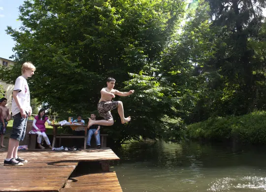 Auf Klassenfahrt mit HEROLÉ: Schüler an der Badestelle in der Prignitz
