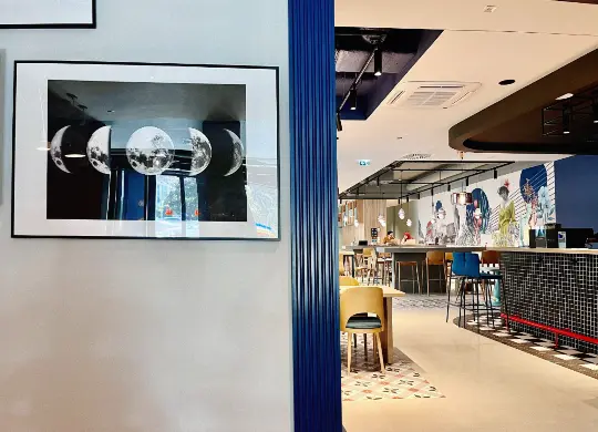 Auf Klassenfahrt mit HEROLÉ: Bar & Lounge im MEININGER Hotel Krakau