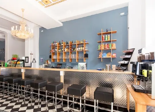 Auf Klassenfahrt mit HEROLÉ: Bar im a&o Hostel Leipzig Hauptbahnhof