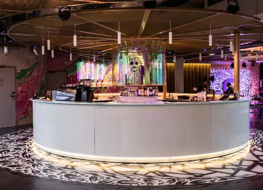 Auf Klassenfahrt mit HEROLÉ: Barbereich im Jo&Joe Gentilly in Paris