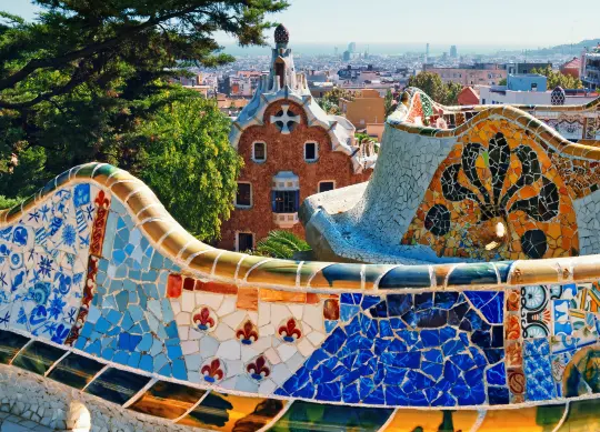 Auf Klassenfahrt mit HEROL&Eacute;: Parque G&uuml;ell Haupttreppe von oben in Barcelona.