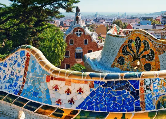 Auf Klassenfahrt mit HEROLÉ: Parque Güell Haupttreppe von oben in Barcelona.