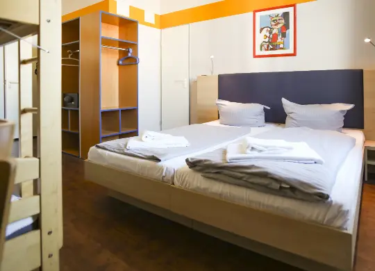 Auf Klassenfahrt mit HEROLÉ: Beispiel 4-Bett-Zimmer im acama Hostel Kreuzberg in Berlin