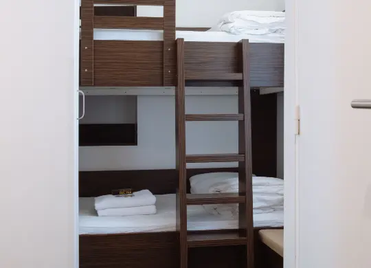 Auf Klassenfahrt mit HEROLÉ: Beispiel Mehrbettzimmer im App.-Hotel Monsigny in Nizza an der Côte d'Azur