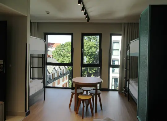 Auf Klassenfahrt mit HEROLÉ: Beispiel-Vierbettzimmer im MEININGER Hotel Krakau