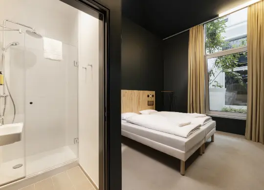 Auf Klassenfahrt mit HEROLÉ: Beispielzimmer für Begleitpersonen im Jo&Joe in Wien