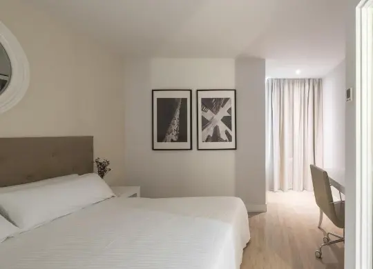 Auf Klassenfahrt mit HEROLÉ: Beispielzimmer für die Begleitpersonen im Latroupe Grand Place in Brüssel