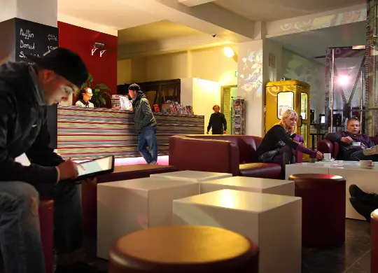 Auf Klassenfahrt mit HEROLÉ: Industriepalast Hostel in Berlin.