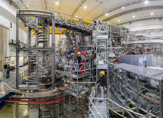 Auf Klassenfahrt mit HEROLÉ: Besichtigung des Max-Planck-Instituts in Greifswald / Ostsee Mecklenburg-Vorpommern