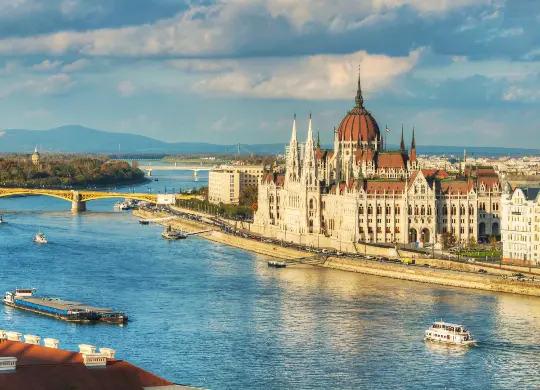 Auf Klassenfahrt mit HEROLÉ: Blick auf das Parlament in Budapest
